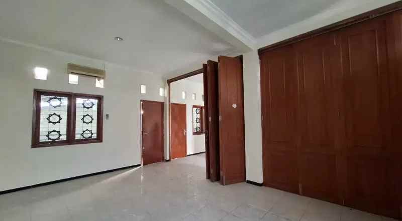 disewakan ruko gudang kantor jalan brigjend katamso