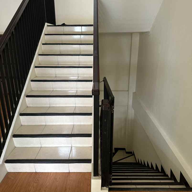 disewakan ruko gudang kantor jalan raya darmo permai