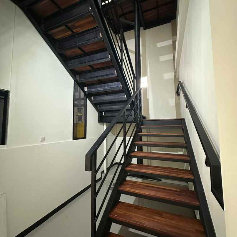 disewakan ruko gudang kantor jalan raya darmo permai