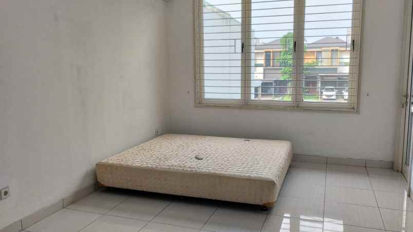 disewakan rumah alam sutera