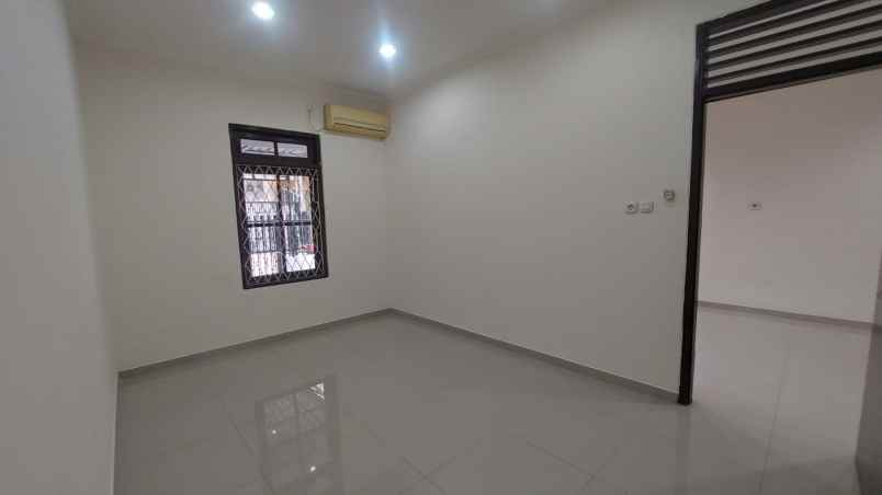 disewakan rumah belakang mall kelapa