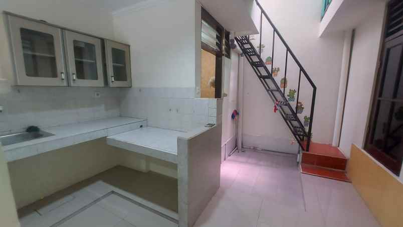 disewakan rumah belakang mall kelapa