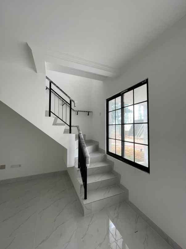 disewakan rumah clustter bukit nirmala pik2