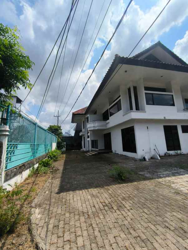 disewakan rumah jalan raya kupang indah