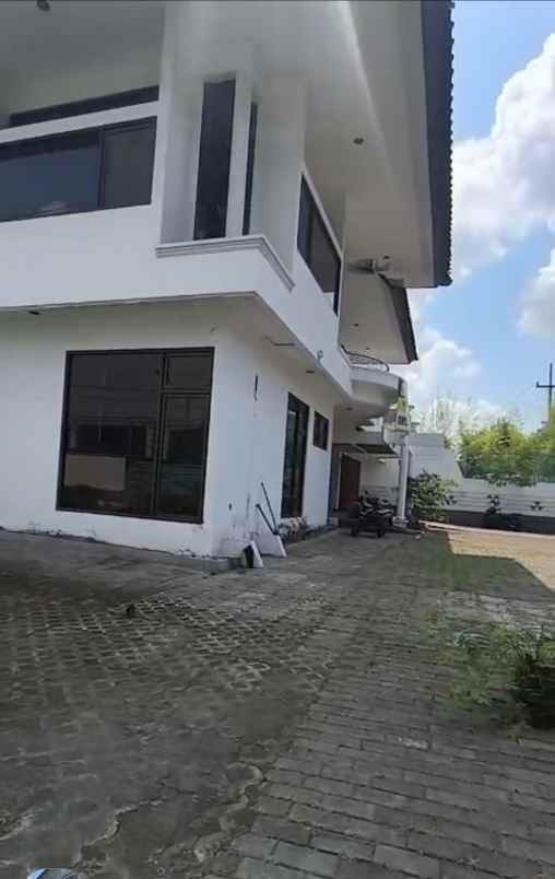 disewakan rumah jalan raya kupang indah