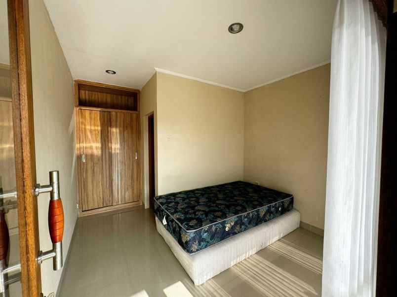 disewakan rumah jl ters cibaligo sariwangi