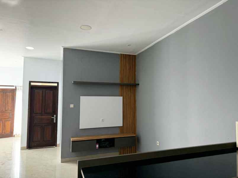 disewakan rumah jl ters cibaligo sariwangi