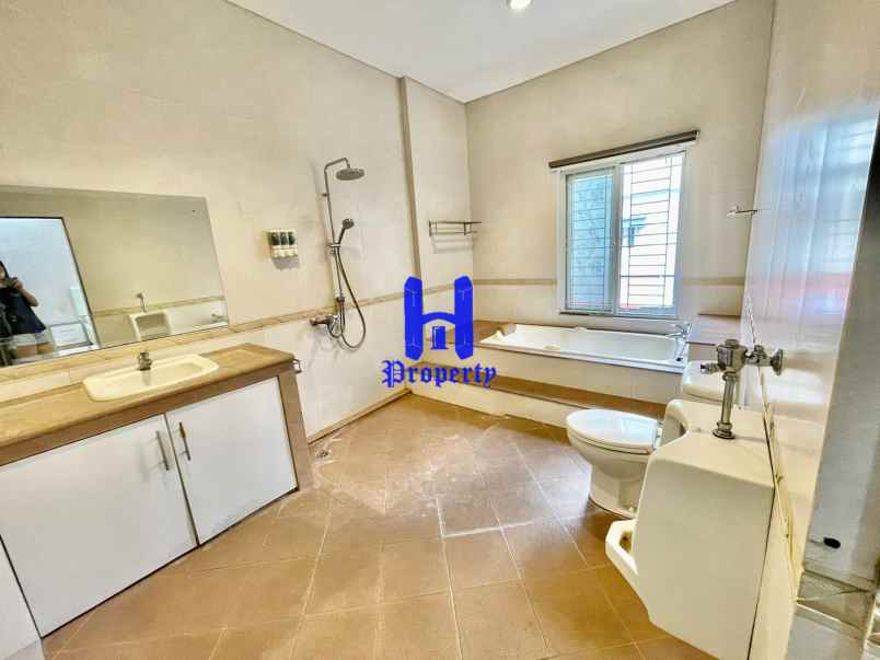 disewakan rumah komplek cemara asri jalan