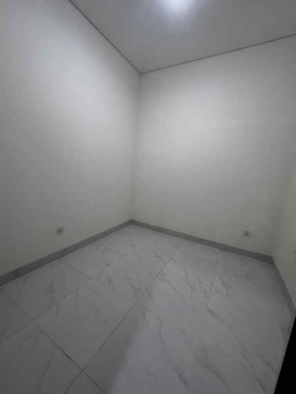 disewakan rumah lavon swan city cikupa