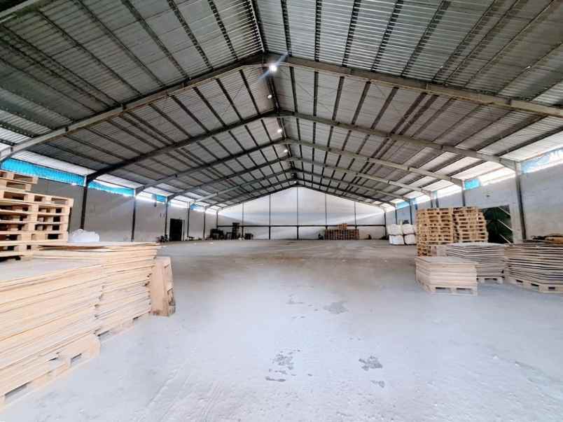 gudang ex pabrik dalam kawasan industri lippo cikarang