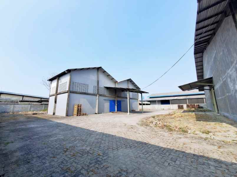 gudang ex pabrik dalam kawasan industri lippo cikarang