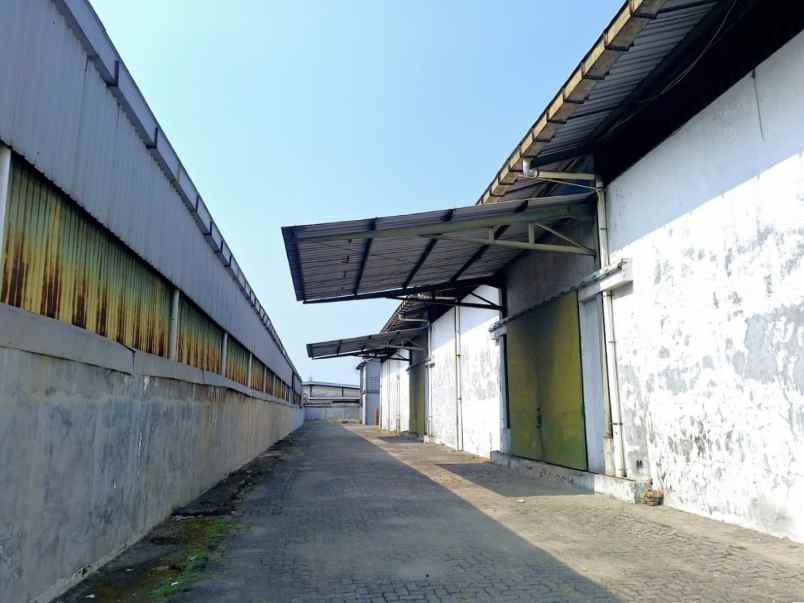 gudang ex pabrik dalam kawasan industri lippo cikarang