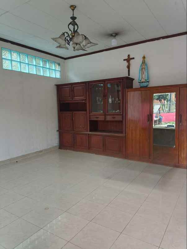 jual cepat rumah 2 lantai perum harkit karawaci