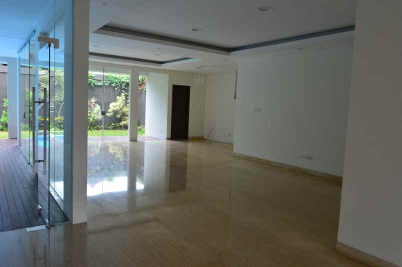 jual rumah baru dengan swimming pool di kemang