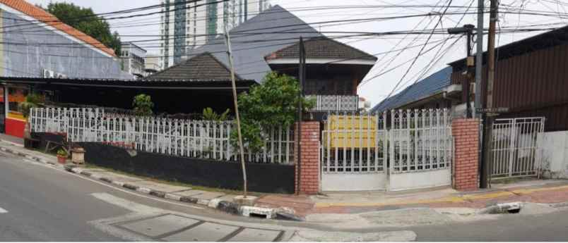 jual rumah luas dengan paviliun