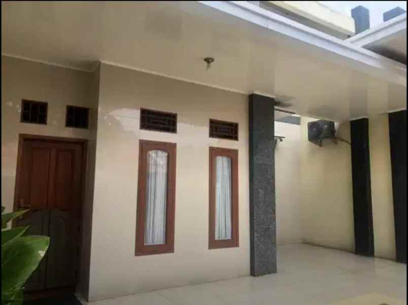 jual rumah pinggir jalan dengan roof top