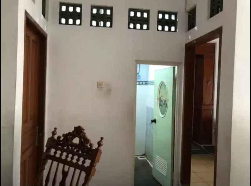 jual rumah pinggir jalan dengan roof top