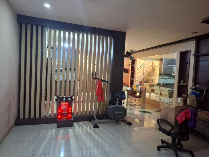 jual rumah taman palem lestari jak bar