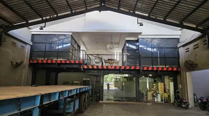 jual tempat usaha atau gudang di raya demak surabaya