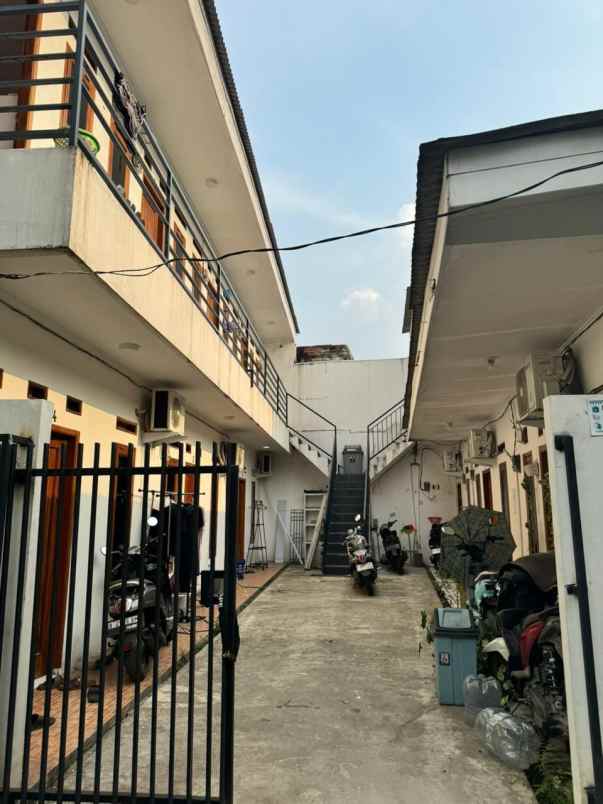 kostan 11 kamar dekat kampus istn cipedak nego