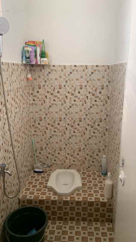 kostan 11 kamar dekat kampus istn cipedak nego