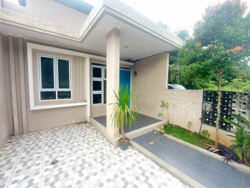 over kredit 70jt rumah dekat stasiun depok lama