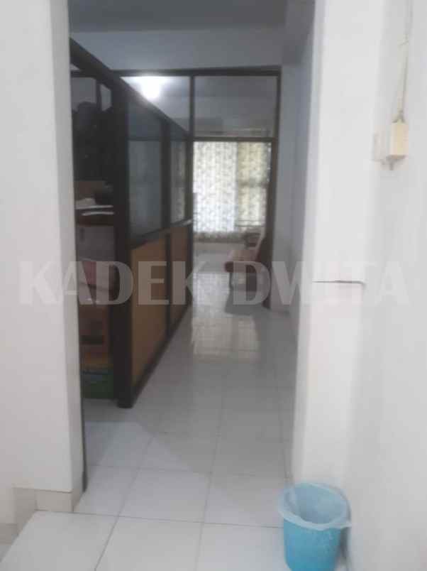 ruko lantai 3 jalan merdeka renon dekat hayam wuruk