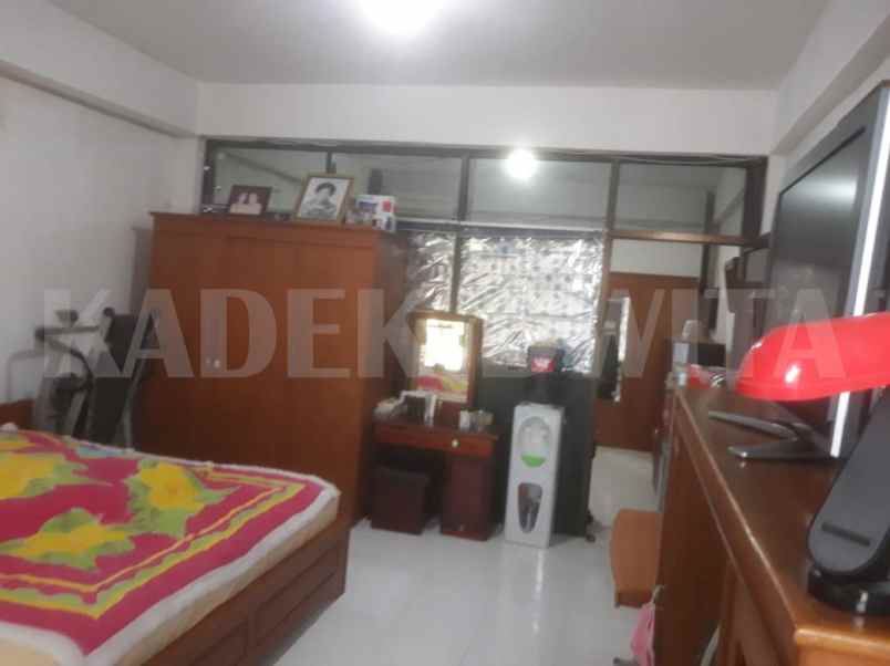 ruko lantai 3 jalan merdeka renon dekat hayam wuruk