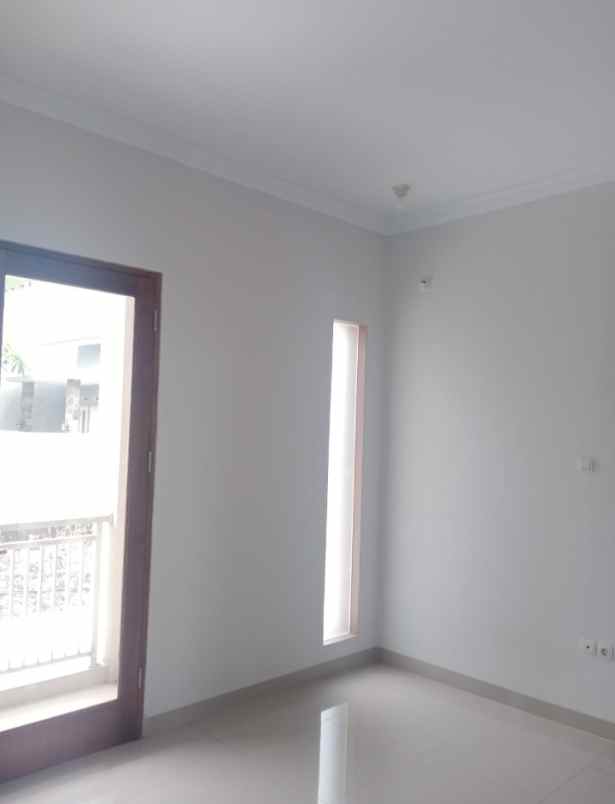 rumah 2 lantai dalam kompeks perumahan tanah baru beji