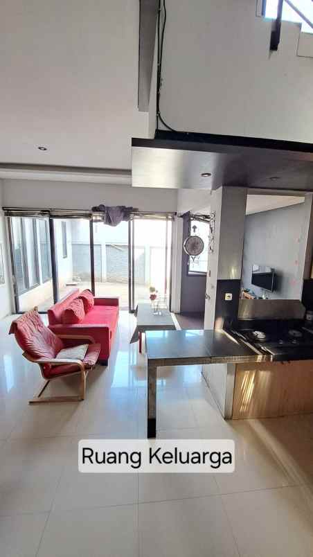 rumah 2 lantai di bintara bekasi barat