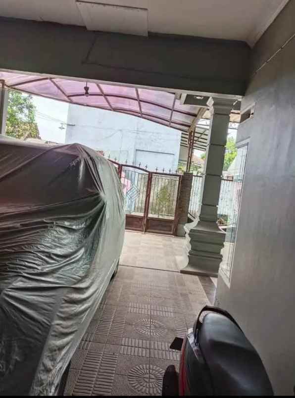 rumah 2 lantai hook di sawangan depok siap huni