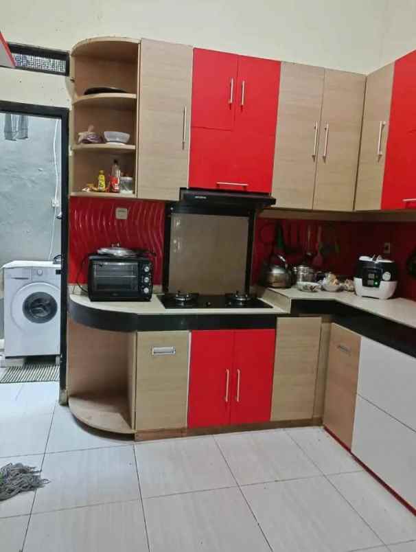 rumah 2 lantai hook di sawangan depok siap huni