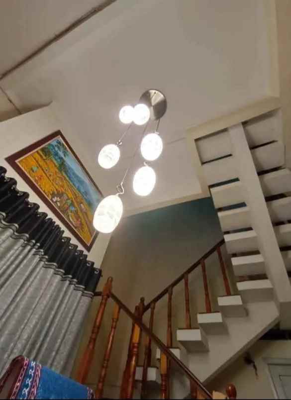 rumah 2 lantai hook di sawangan depok siap huni