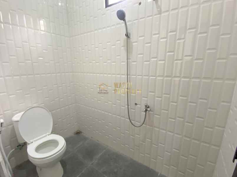 rumah 2 lantai kontemporer siap huni di ngaglik sleman