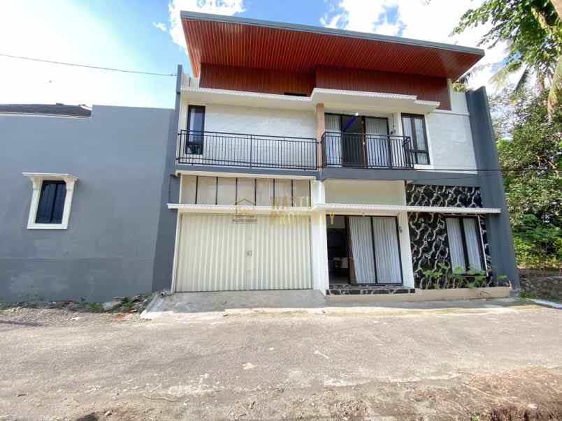 rumah 2 lantai kontemporer siap huni di ngaglik sleman