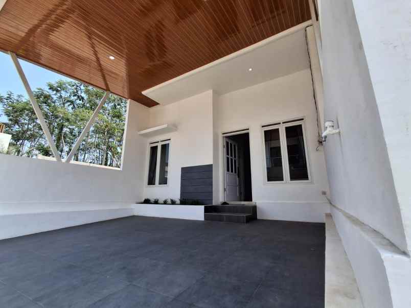 rumah 2 lantai lokasi dekat kampus binus araya