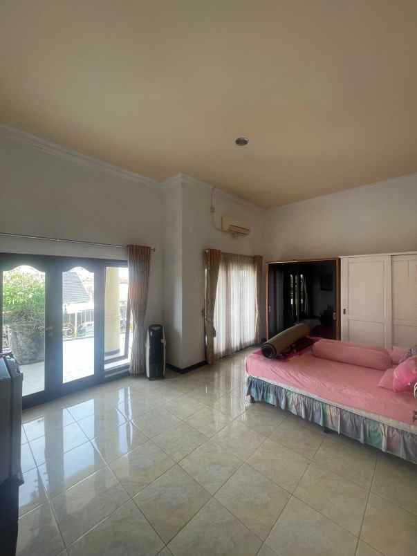 rumah 2 lantai nyaman di kota probolinggo