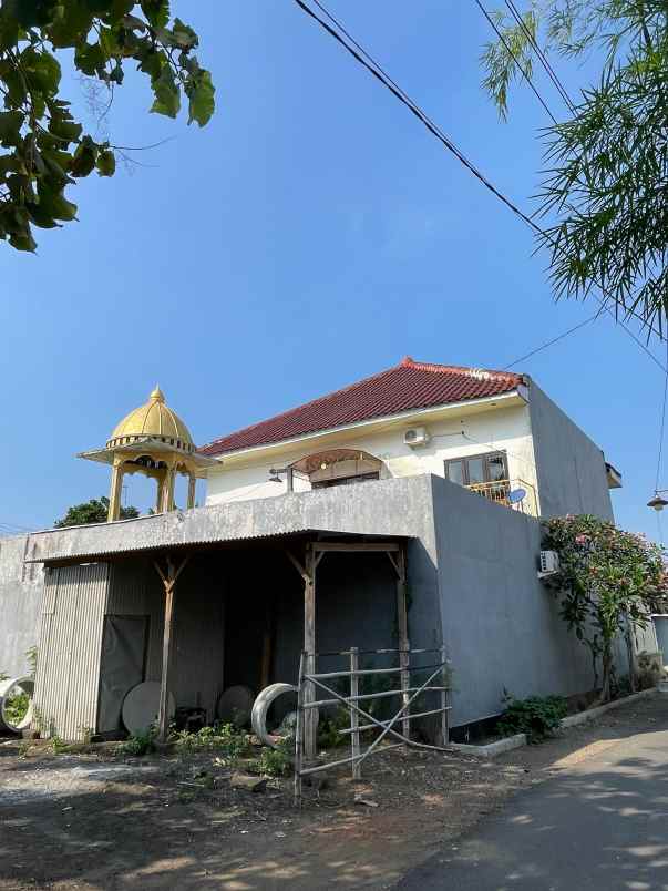 rumah 2 lantai nyaman di kota probolinggo