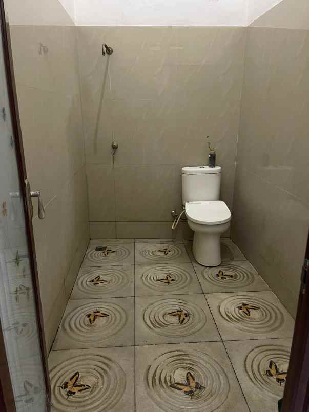 rumah 2 lantai nyaman di kota probolinggo