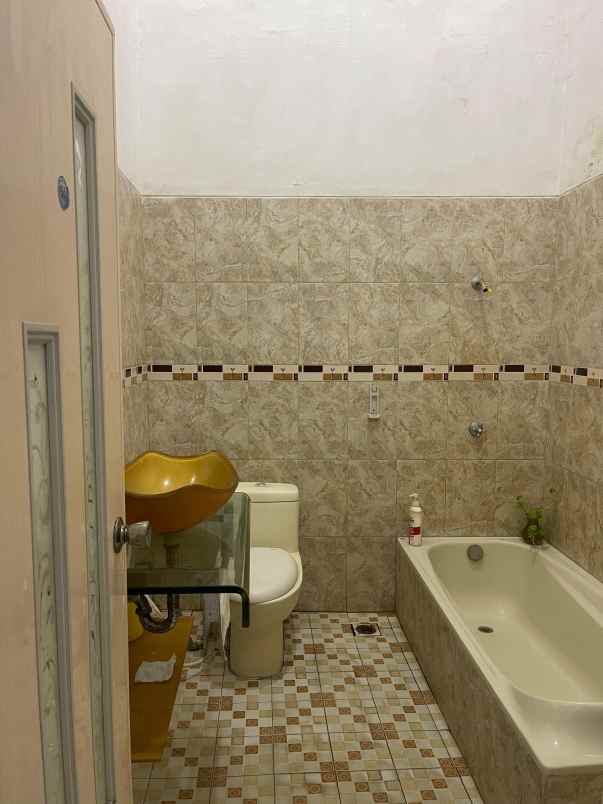 rumah 2 lantai nyaman di kota probolinggo