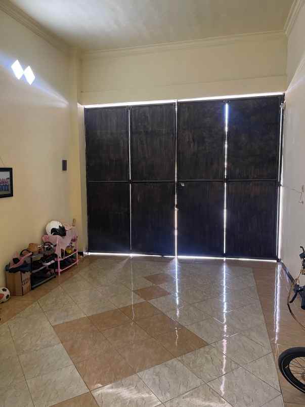 rumah 2 lantai nyaman di kota probolinggo