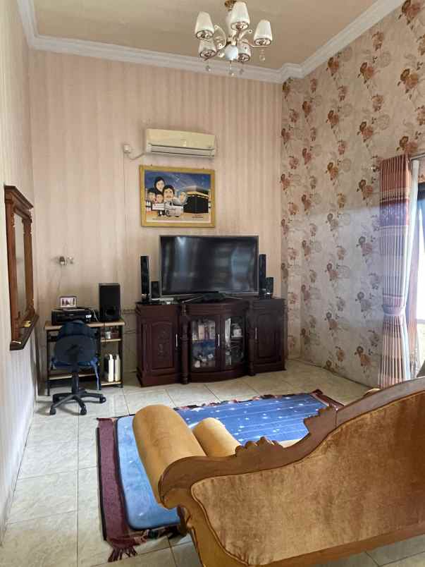 rumah 2 lantai nyaman di kota probolinggo