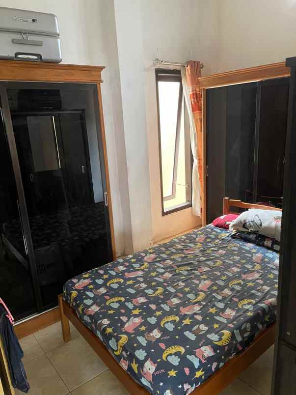 rumah 2 lantai nyaman di kota probolinggo