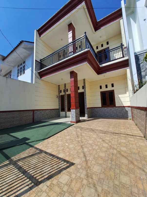 rumah 2 lantai siap huni di beji timur depok