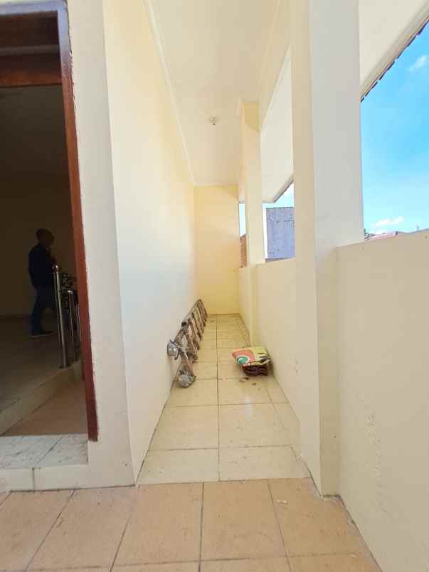 rumah 2 lantai siap huni di beji timur depok