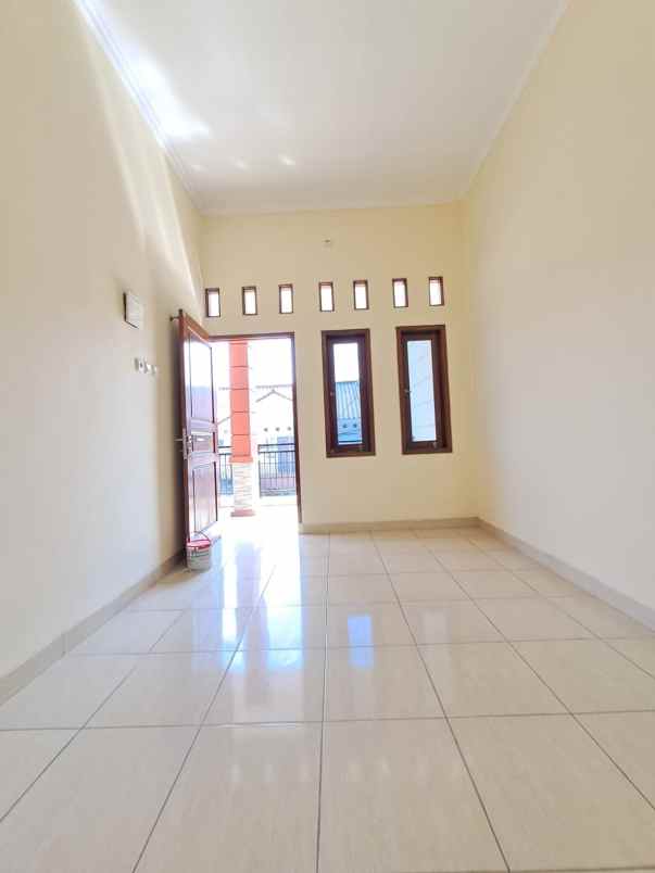 rumah 2 lantai siap huni di beji timur depok