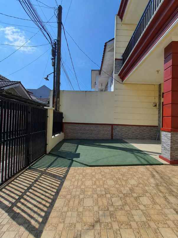 rumah 2 lantai siap huni di beji timur depok