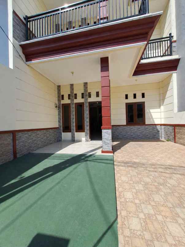 rumah 2 lantai siap huni di beji timur depok