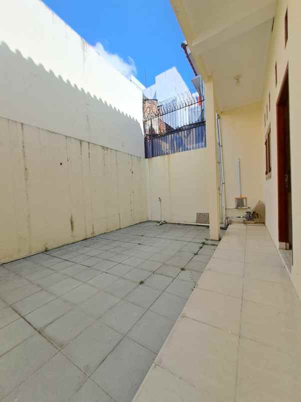 rumah 2 lantai siap huni di beji timur depok