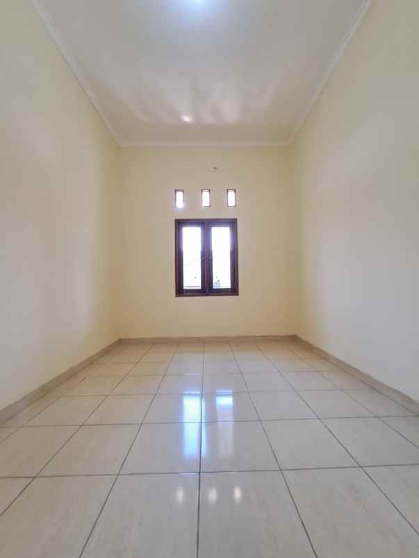 rumah 2 lantai siap huni di beji timur depok